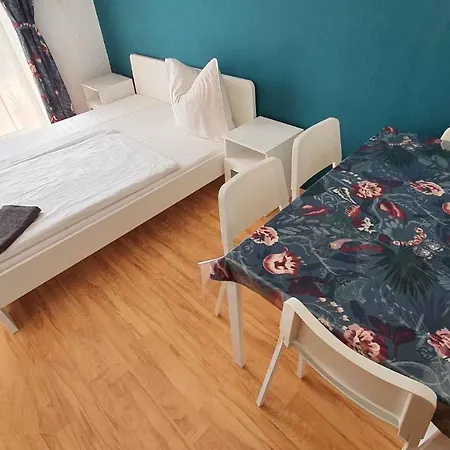 In 1 Apartment