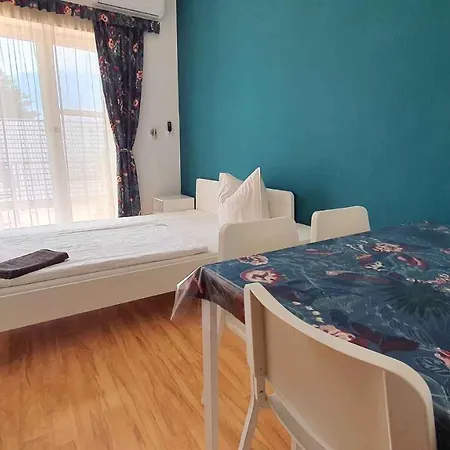 In 1 Apartment