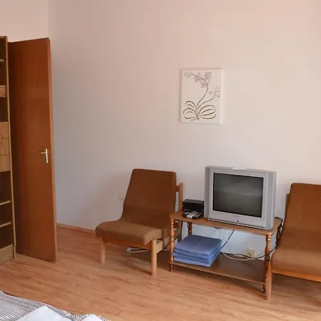 In 1 Apartment